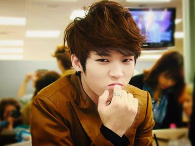Kalah Suit, Woohyun Infinite Tidur di Lemari Pakaian?